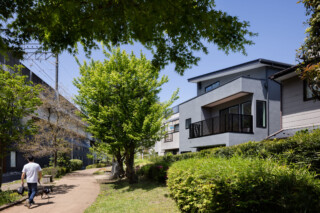 光が注ぎ風が通る住まい